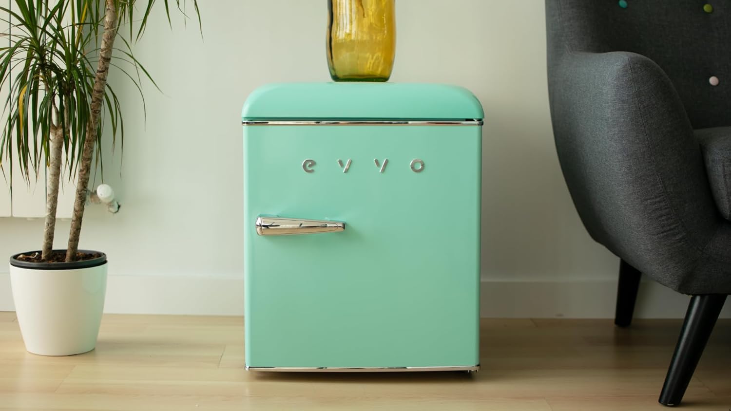 Mini Nevera EVVO F20 Retro: El encanto clásico que transforma tu espacio 2 Mini Nevera EVVO F20 Retro: El encanto clásico que transforma tu espacio 2