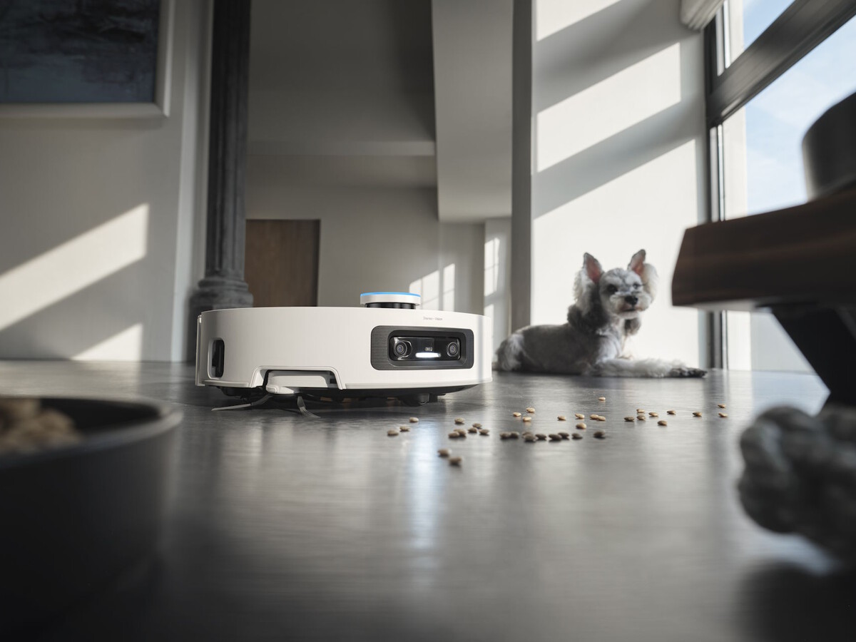 ROBOT ASPIRADOR CON BASE QUE SE INTEGRA EN LA DECORACIÓN 1